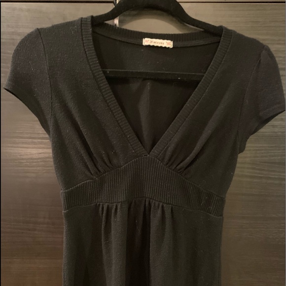 Bundle of 2 black figure flattering SS tops - Picture 3 of 8